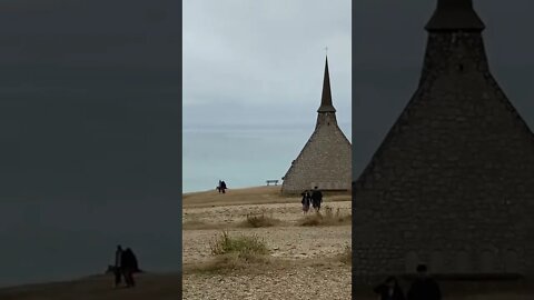 Falaise d’Aval (et sa fameuse aiguille creuse) à Étretat