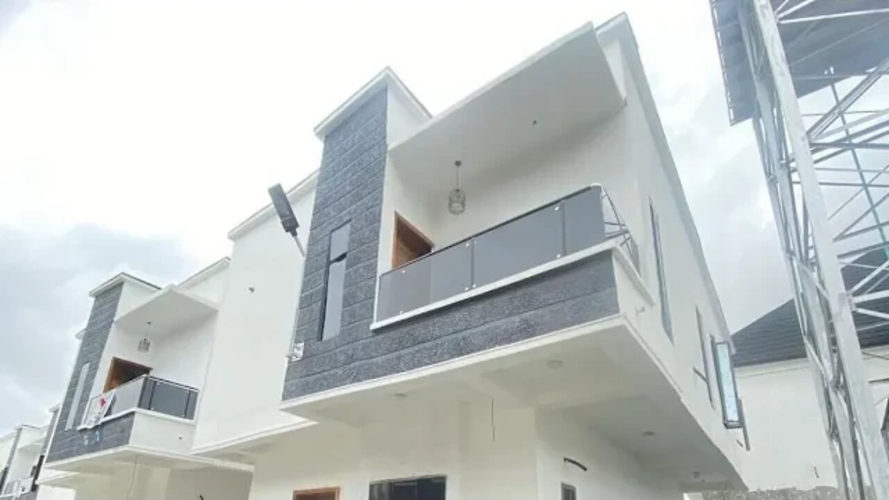 Lekki: 4 Bedroom Fully Detached Duplex with BQ For Sale At A Discounted Price Of ₦60m