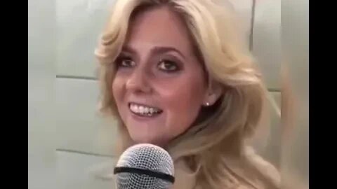 VEJA O TALENTO DESSA MULHER VEJA O QUE ELA FEZ NO METRO ESPANTOU A TODOS ( MEME ) ( VIRAL ) #shorts