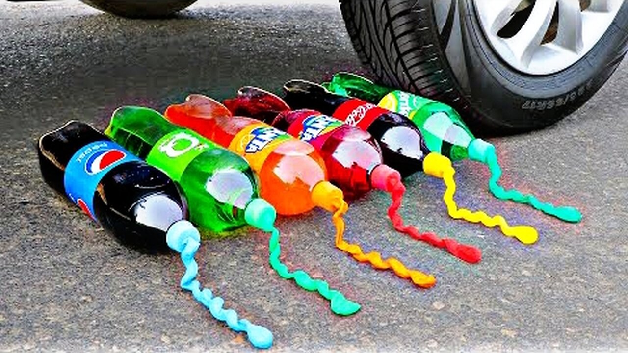 Aplastando Cosas Crujientes y Suaves! Coca cola ,Sprite ,Fanta ,Mirinda con Globos VS Rueda de Coche