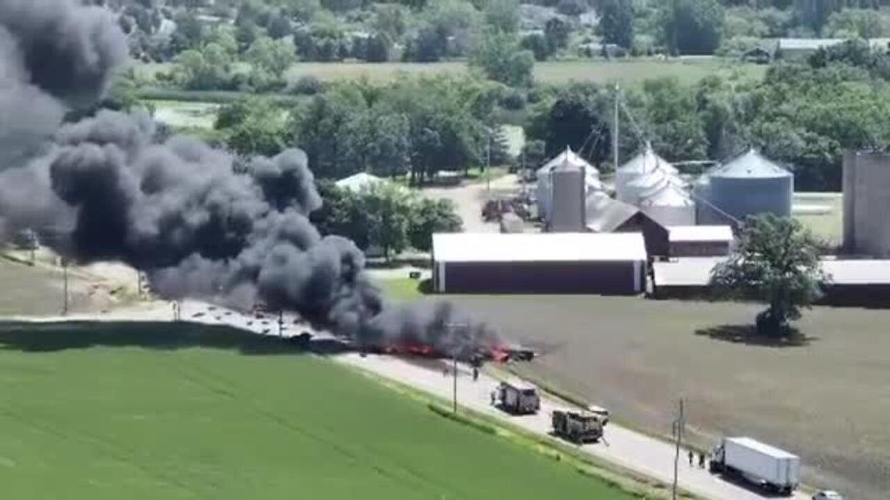 2 dead after semi trucks collide in Racine County