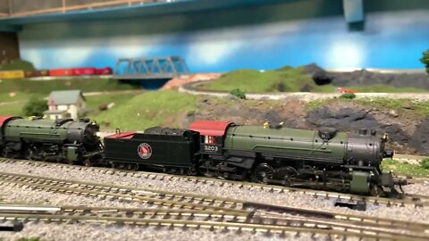 Pre-Review Run: Broadway Limited GN Heavy Mikado 3203