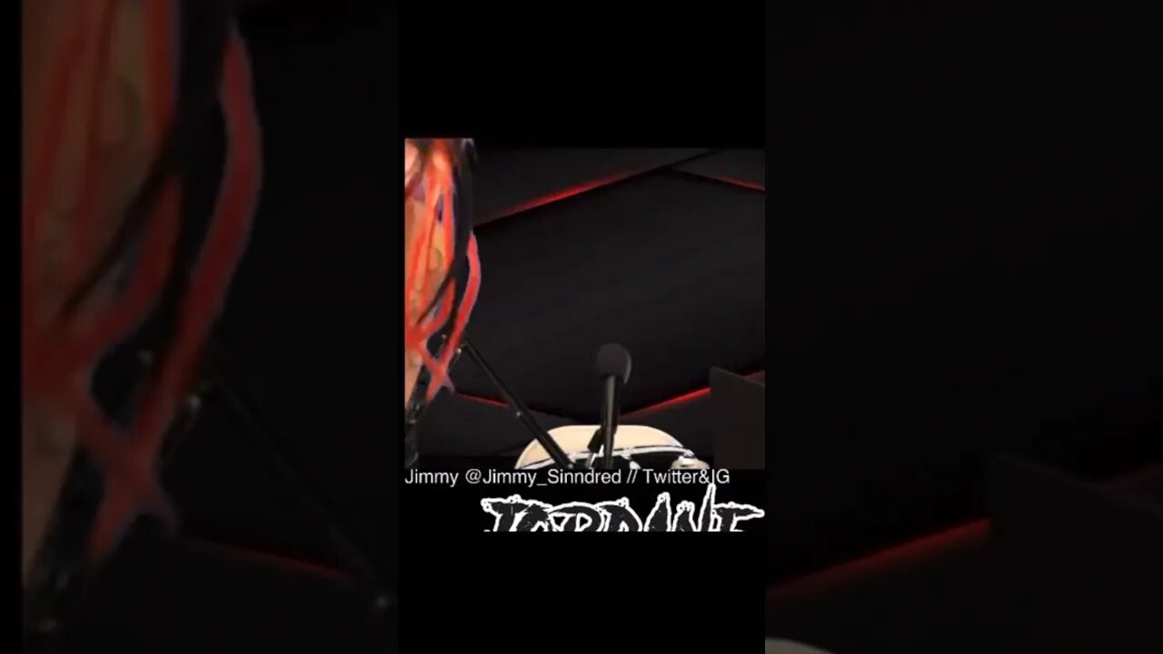 Sinndred's hair catches FIRE live on stream