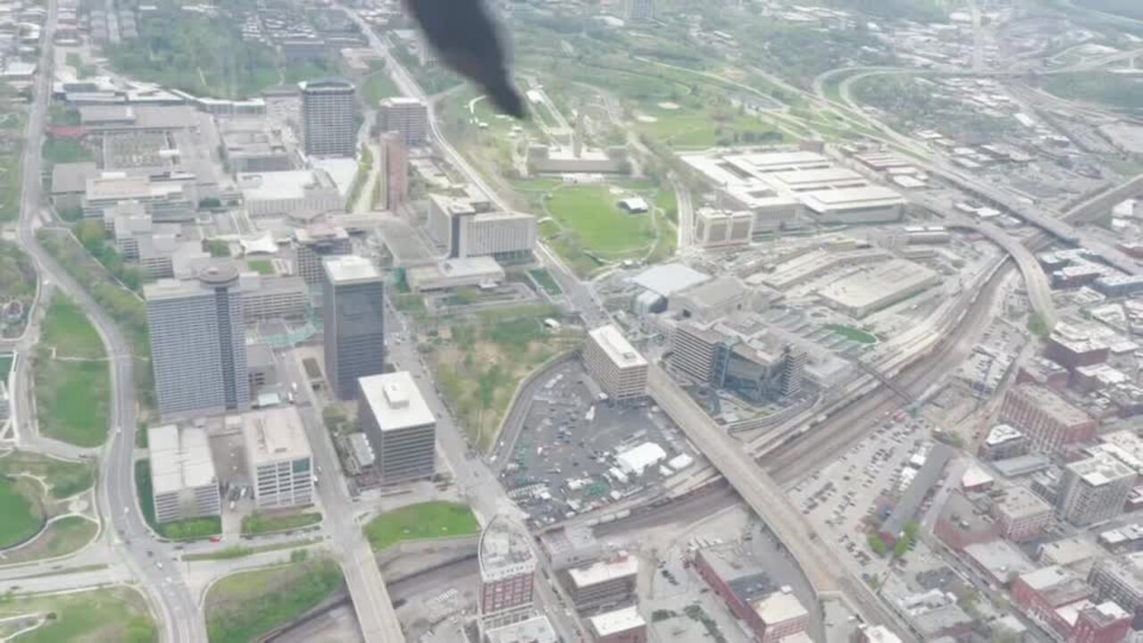 VIDEO: NFL Draft prospects take tour of Kansas City on Whiteman Air Force Base Black Hawk helicopter