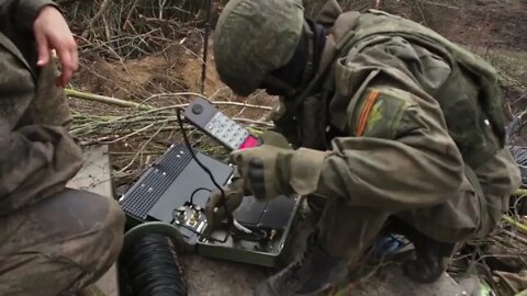 Russian Specialists Provide 24/7, All-Weather Communications Between Command Posts And Units