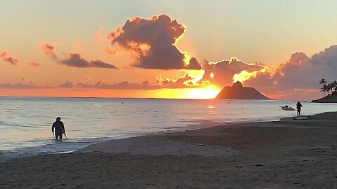 Beautiful sunrise in Hawaii - Calming Effect of nature ￼￼