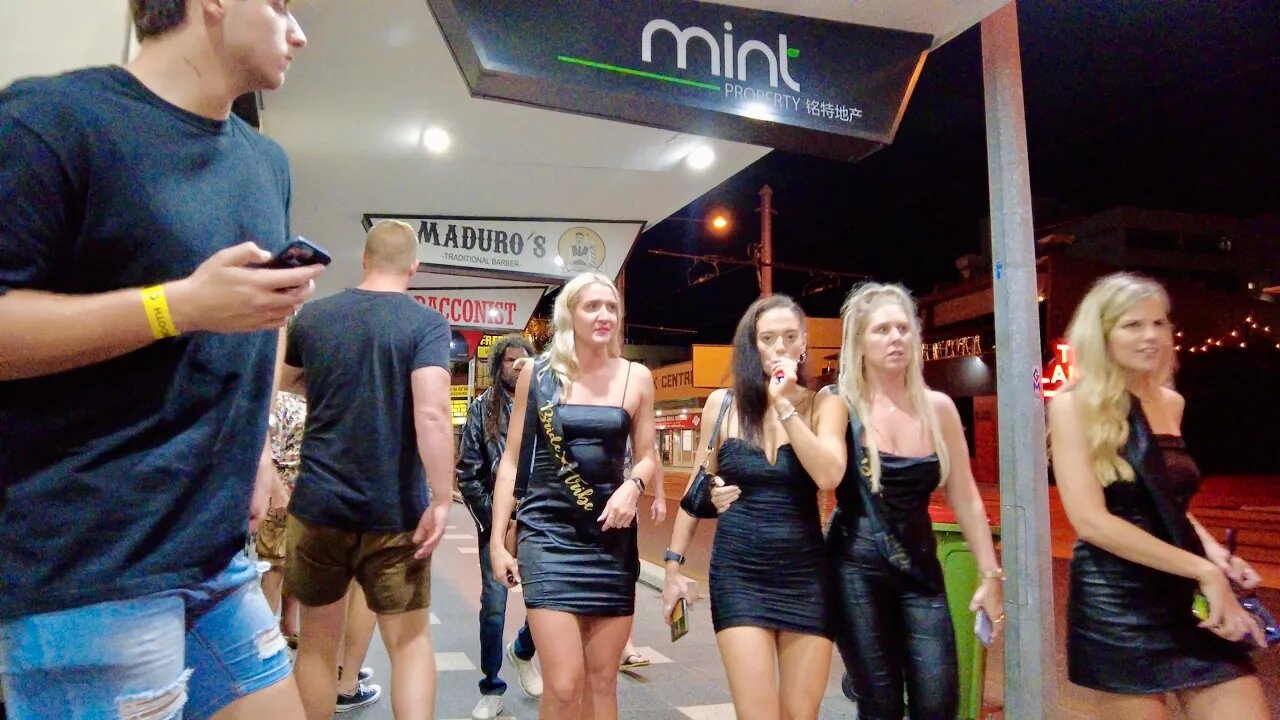 Australian Nightlife on the GOLD COAST - Surfers Paradise