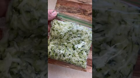 STORING ZUCCHINI #zuchinni #storage #vegetables #easyrecipe #prepping #foryou #shorts #tipsandtricks