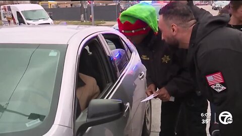 Wayne County Sheriff, deputies spread joy to unsuspecting motorists