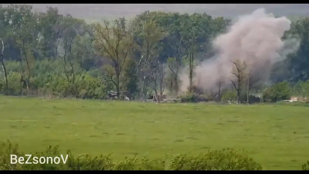 DPR "Sparta" Battalion Destroy Ukrainian Positions In Maryinka With An Anti-Tank Guided Missile