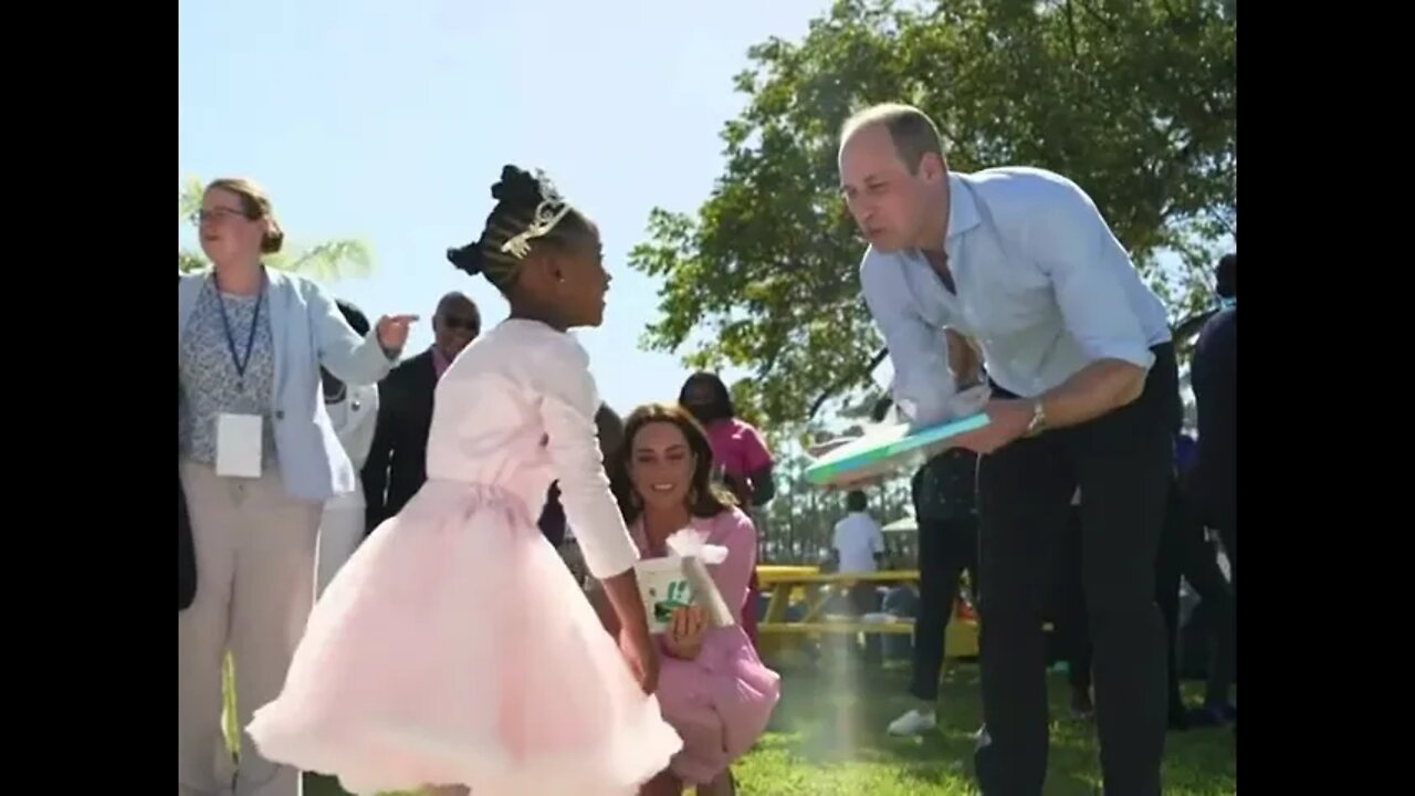 An Adorable Moment Between Prince William and a Little Girl! #shorts