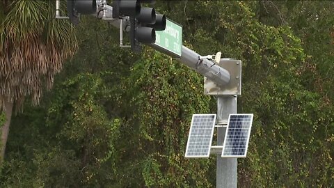 When a storm knocks out power, traffic can turn chaotic; solar-powered beacons can be the solution.