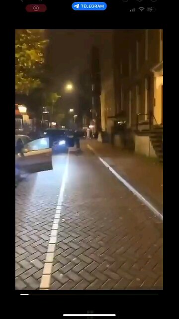 VIDEO SHOWS MACABBI TEL AVIV HOOLIGANS VIOLENTLY ATTACKING INNOCENT PEOPLE IN AMSTERDAM YESTERDAY⏬dp