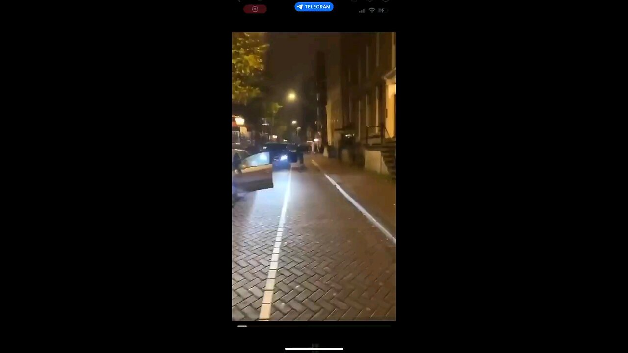 VIDEO SHOWS MACABBI TEL AVIV HOOLIGANS VIOLENTLY ATTACKING INNOCENT PEOPLE IN AMSTERDAM YESTERDAY⏬dp