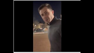 Buttigieg Awkwardly Asks for Picture With Reporter