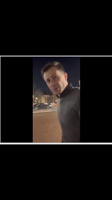 Buttigieg Awkwardly Asks for Picture With Reporter