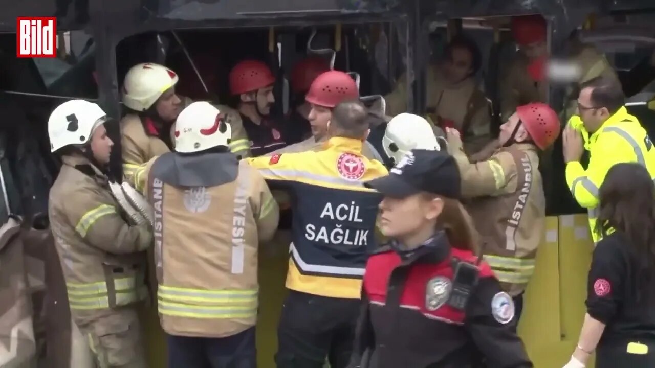 Tram vs Bus Heftiger Unfall in Istanbul