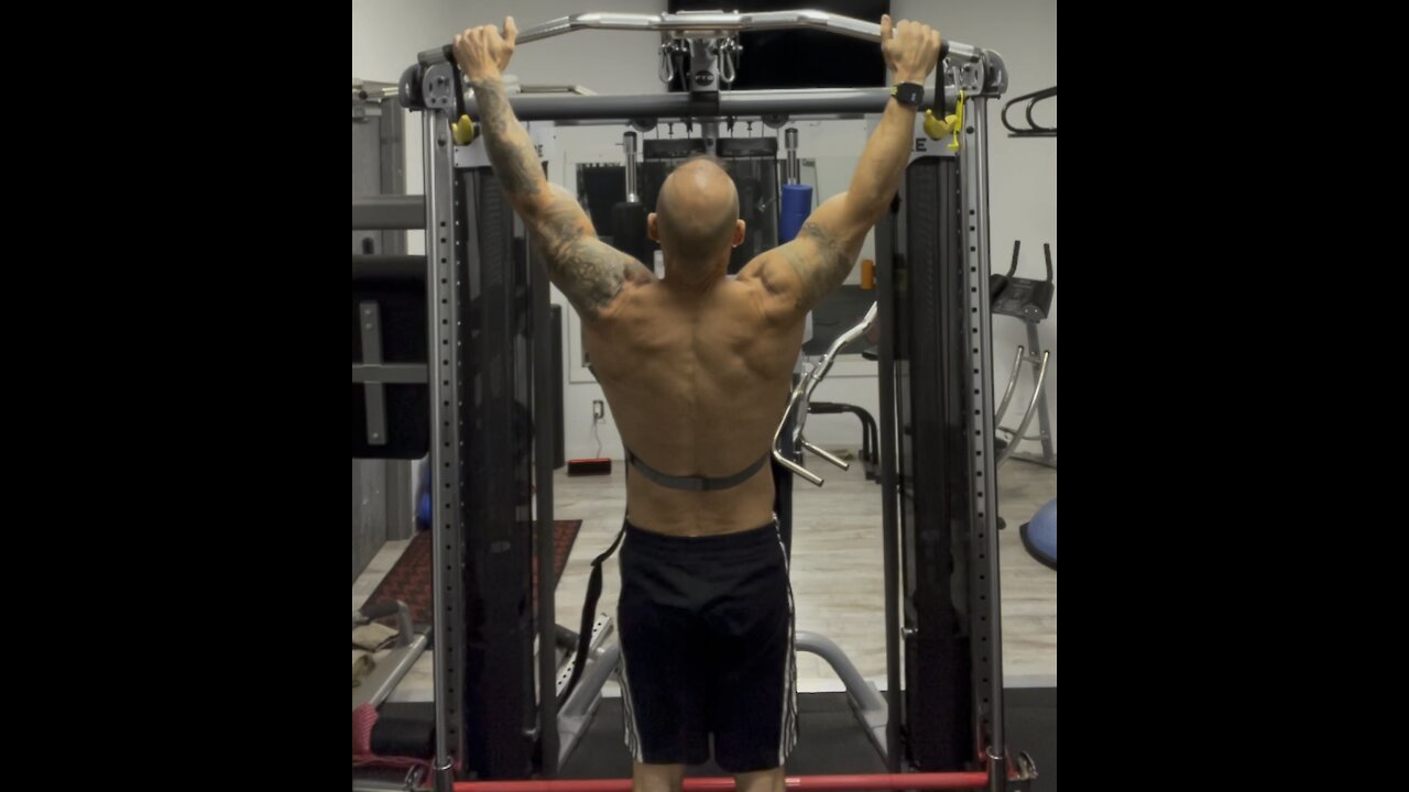 Wide grip pullup