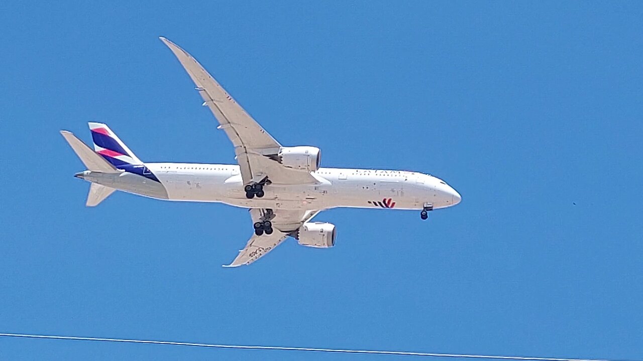 Boeing 787-9 CC-BGF vindo de Guarulhos para Fortaleza