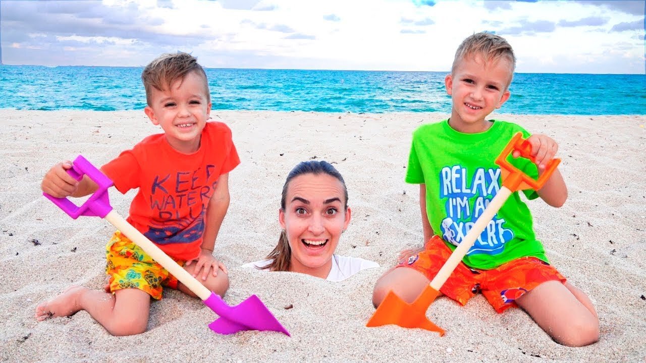 Vlad and Nikita had a Fun Day on the Beach! Plying with Mom and Sand