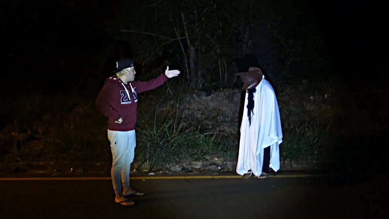 BATI BOCA COM O BRUXO NO MEIO DA RUA, POR POUCO NÃO VOU PRA CIMA.