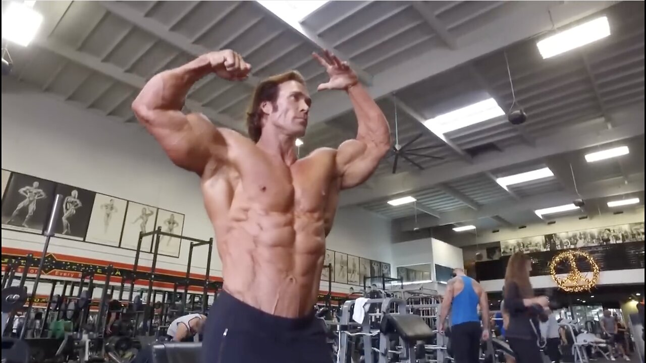 Mike O'Hearn and Robby Robinson Destroy Shoulders At Golds Gym Venice