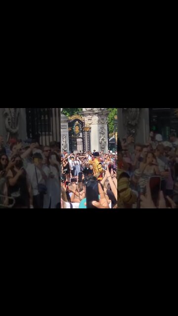 changing of the Queen's Guards #buckinghampalace