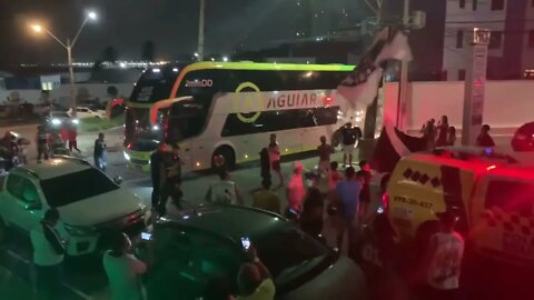 Ônibus do Vasco chegando ao hotel no Maranhão - Vasco x Botafogo