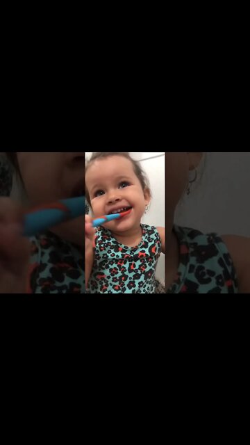 VENHA APRENDER COMIGO A ESCOVAR OS SEUS DENTINHOS - #shorts #linda #bebe #viral