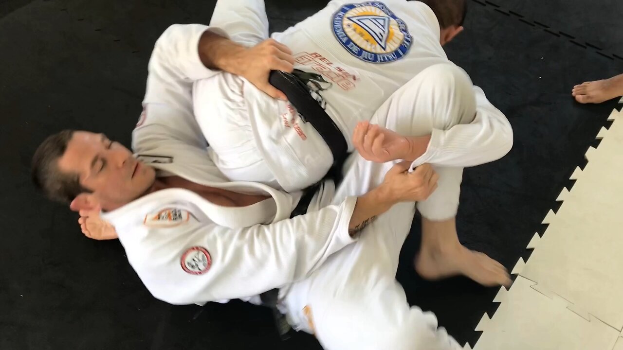 Brazilian Jiu-Jitsu omoplata