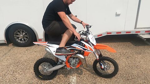 2022 KTM 65 SX - Walkaround and First Start (4K)