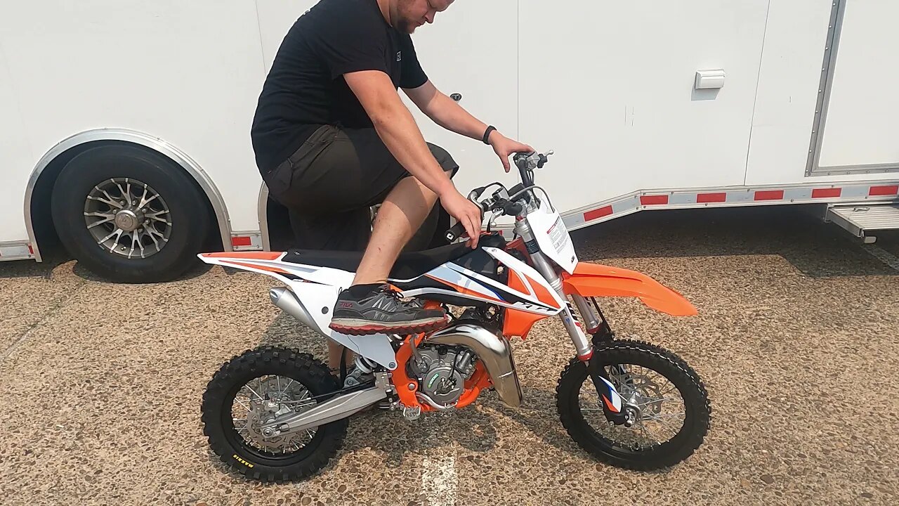 2022 KTM 65 SX - Walkaround and First Start (4K)