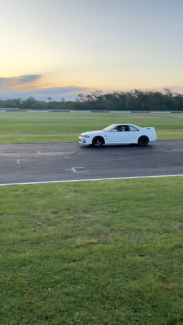 R33 Skyline Roll Racing