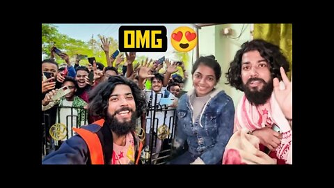 Ye Kya Kardiya Iss Lardki Ne Sb Ke Samney 😍.... I love travel and food... big friend both of you...