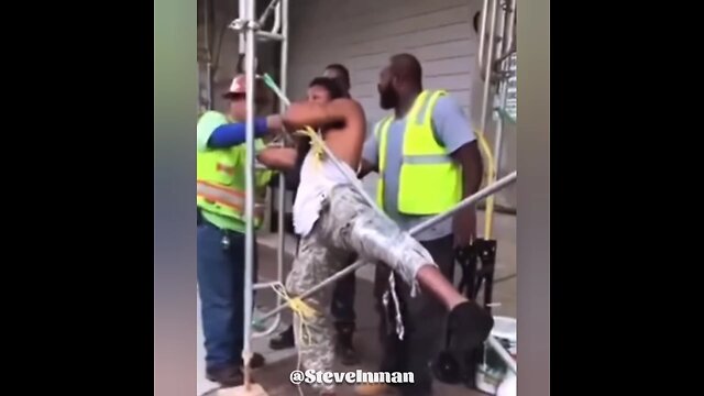 NY Construction workers duct tape a thief