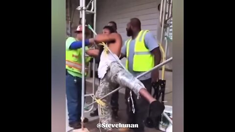 NY Construction workers duct tape a thief