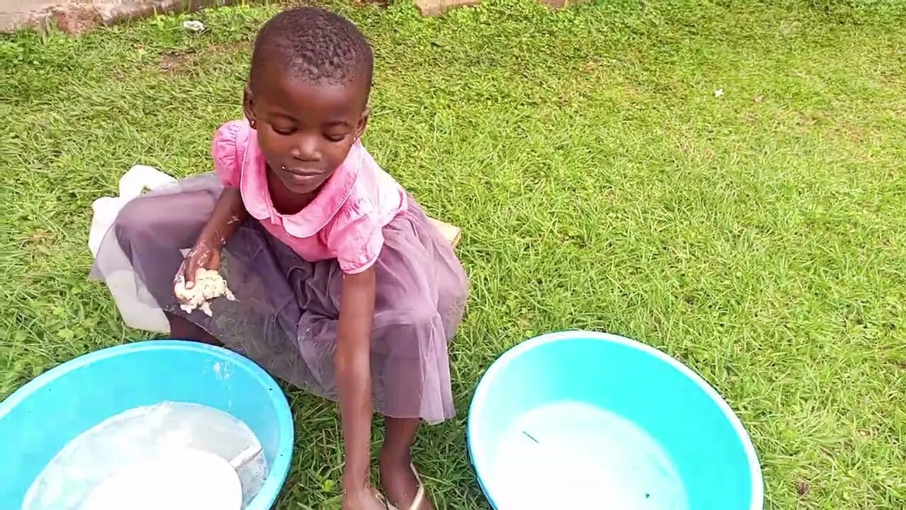 My little girl is learning to wash dishes.