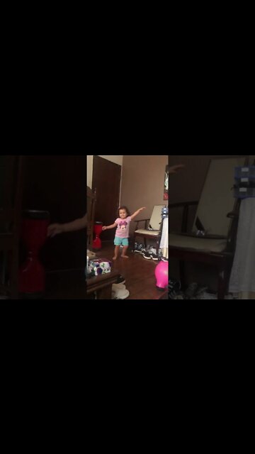 Bebê Dançando [ ANITTA ] - बच्चे का नृत्य - Bebé bailando - Baby Dancing - رقص الأطفال - Rawar Baby