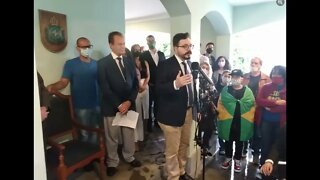 Professor Rafael Nogueira recebe prêmio de Dom Bertrand no dia do fico
