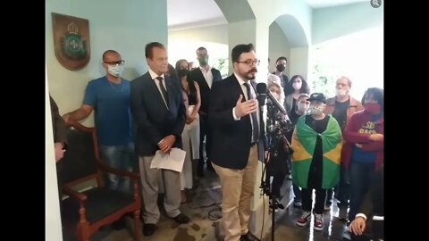 Professor Rafael Nogueira recebe prêmio de Dom Bertrand no dia do fico