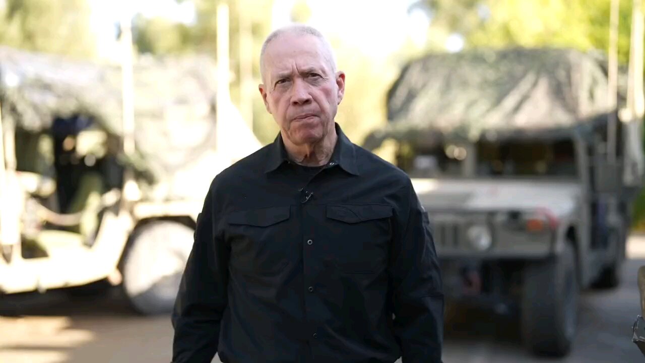 O ministro da Defesa de Israel, Yoav Gallant, em visita à fronteira norte: