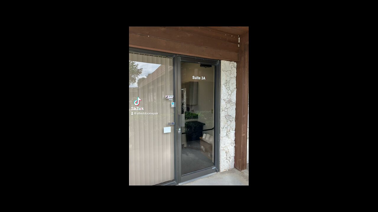 Commercial storefront door repair; door hinges/pivots replacement, in Pompano Beach, Fl.