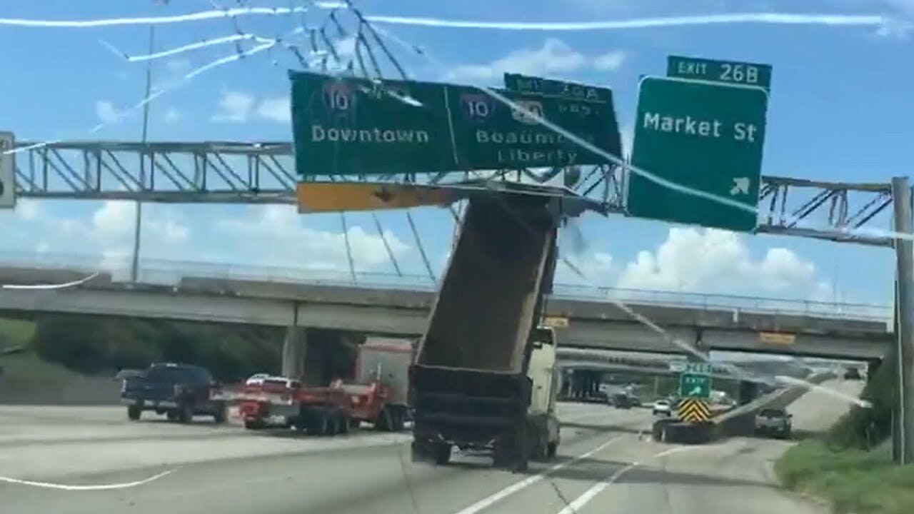 Car crash bridge: Weird moments caught on camera