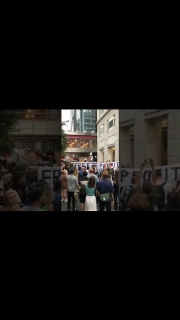 🚨 Roads blocked outside 👏👏👏We can’t pay, and won’t pay, to fund the energy companies obscene profits