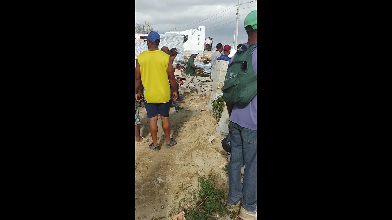 El presidente dominicano Luis Abinader desalojando dominicanos para alojar a nuestros enemigos haiti