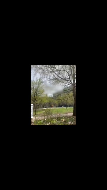 Ukrainian troops in Kharkiv sit at the entrance of a residential building and ridicule civilians
