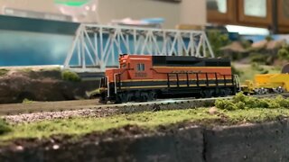 N Scale local pulling into the yards