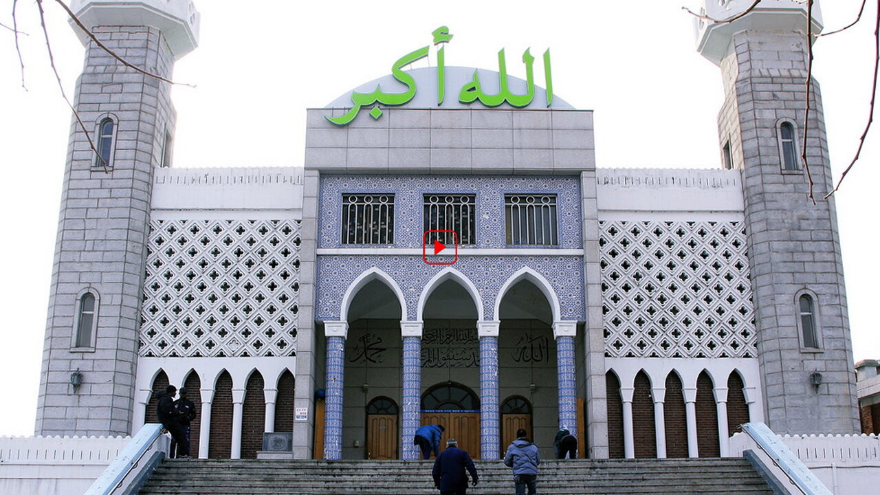 South Korea - Friday at the mosque in Itaewon, Seoul