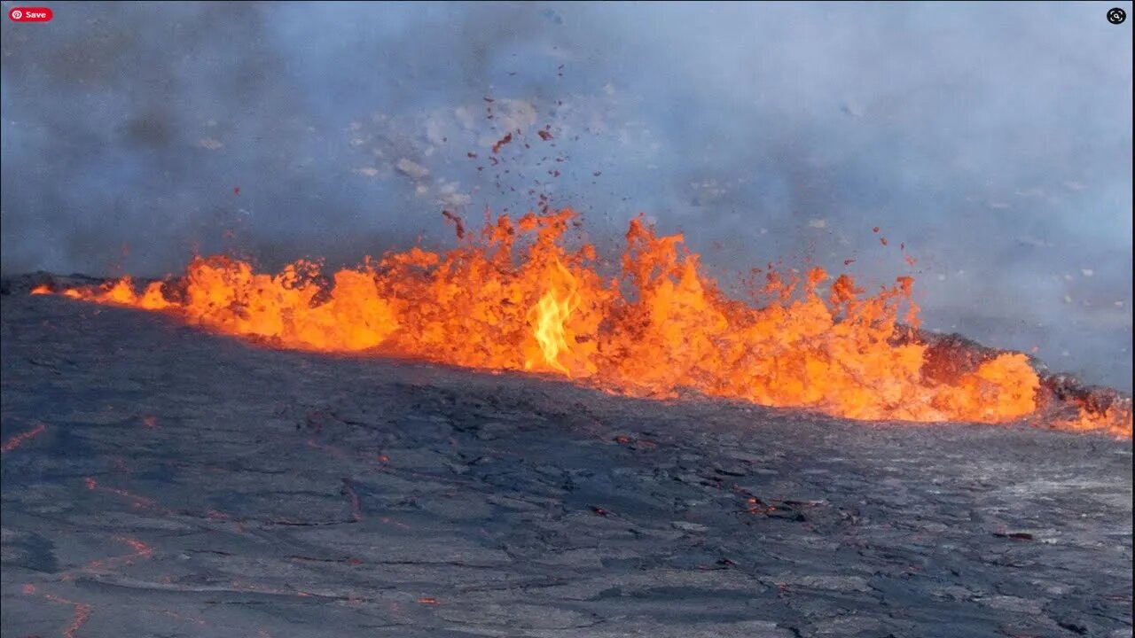 LIVE : Iceland Volcano Eruption Eruption Begins at Geldingadalir, Lava Flows from a Fissure Night