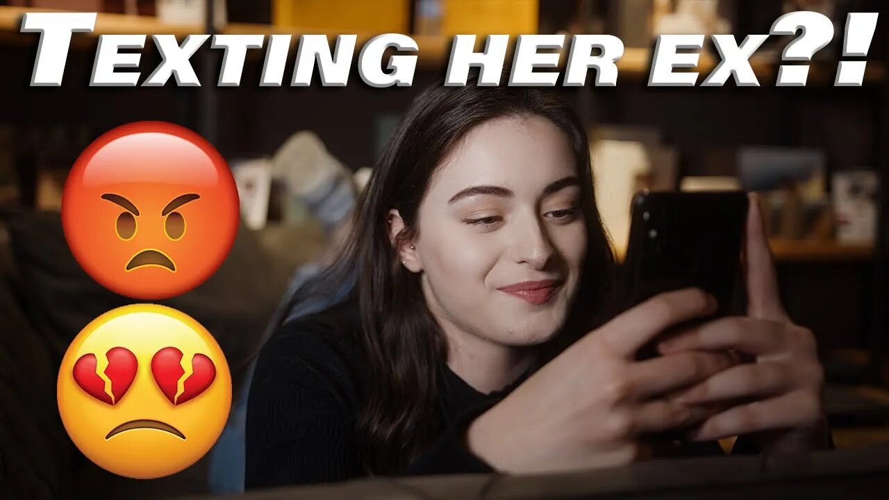 How to handle your girlfriend texting her ex￼ #HowToRelationship￼